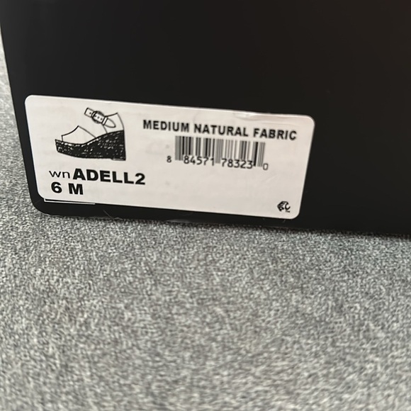 BRAND NEW IN BOX-Nine West Natural Beige Wedge Heels size 6M - Picture 5 of 7